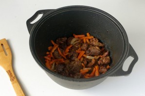 Плов с бараниной и черносливом