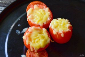 Помидоры фаршированные сыром в духовке Помидоры фаршированные сыром в духовке