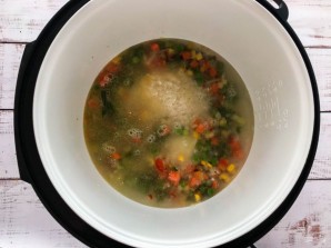 Рис с замороженными овощами в мультиварке