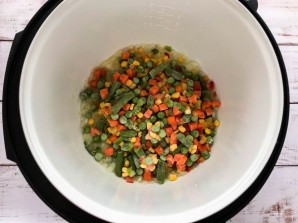 Рис с замороженными овощами в мультиварке