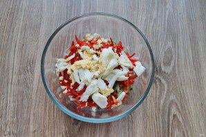 Салат из дайкона с кальмарами