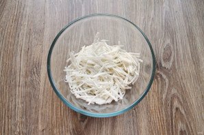 Салат из дайкона с кальмарами