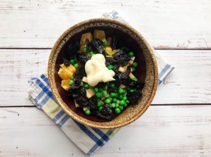 Салат из курицы с черносливом и апельсином Салат из курицы с черносливом и апельсином