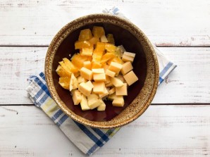 Салат из курицы с черносливом и апельсином Салат из курицы с черносливом и апельсином