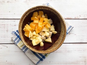 Салат из курицы с черносливом и апельсином Салат из курицы с черносливом и апельсином