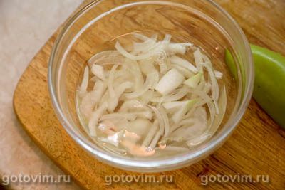 Салат из курицы с манго