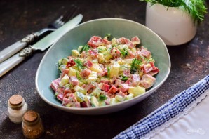 Салат с ананасами и колбасой Салат с ананасами и колбасой