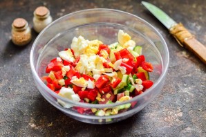 Салат с ананасами и колбасой Салат с ананасами и колбасой