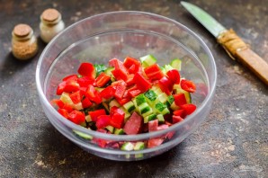 Салат с ананасами и колбасой Салат с ананасами и колбасой