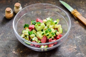 Салат с ананасами и колбасой Салат с ананасами и колбасой