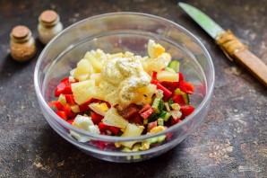 Салат с ананасами и колбасой Салат с ананасами и колбасой