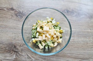 Салат с языком и кедровыми орешками