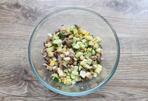 Салат с языком и кедровыми орешками