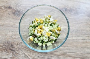 Салат с языком и кедровыми орешками