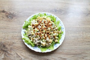 Салат с языком и кедровыми орешками