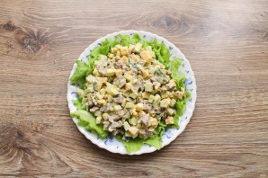 Салат с языком и кедровыми орешками