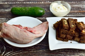 Салат с языком и сухариками Салат с языком и сухариками