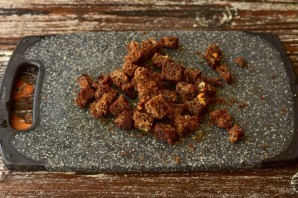 Салат с языком и сухариками Салат с языком и сухариками