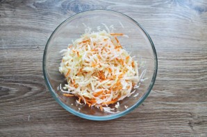 Салат с капустой и дайконом