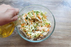 Салат с капустой и дайконом