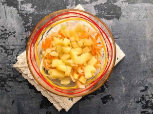 Салат с квашеной капустой и ветчиной Салат с квашеной капустой и ветчиной