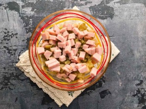 Салат с квашеной капустой и ветчиной Салат с квашеной капустой и ветчиной