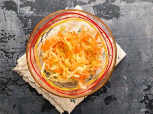 Салат с квашеной капустой и ветчиной Салат с квашеной капустой и ветчиной