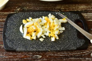 Салат с мясом и солеными огурцами