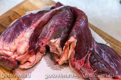 Шашлык из сердца на мангале в маринаде с перцем чили Шашлык из сердца на мангале в маринаде с перцем чили