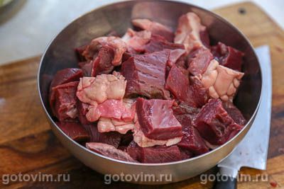 Шашлык из сердца на мангале в маринаде с перцем чили Шашлык из сердца на мангале в маринаде с перцем чили