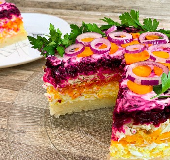 СЛОЕНЫЙ ОВОЩНОЙ САЛАТ 🥗 Рецепт с копченым сыром и с красивой подачей в виде торта 🎂