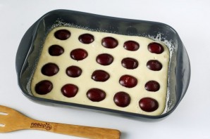 Сметанный пирог со сливами