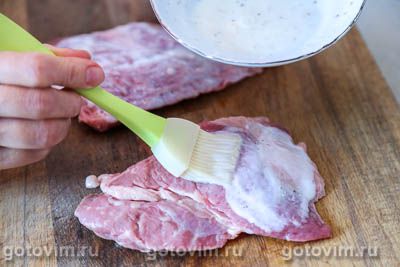 Стейки из говядины на мангале, маринованные в йогурте