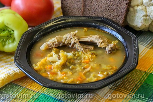 Суп из свиных ребрышек с машем и цветной капустой