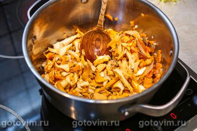 Суп куриный с лисичками и кукурузой