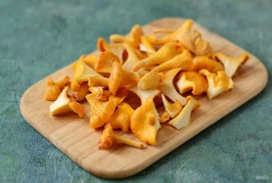 Суп с чечевицей и лисичками