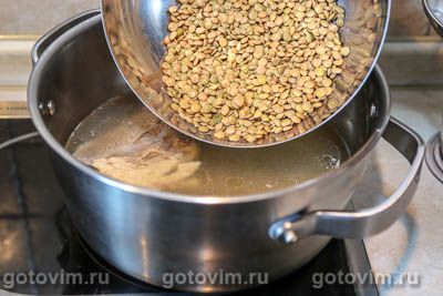 Суп с говядиной, чечевицей и маслинами