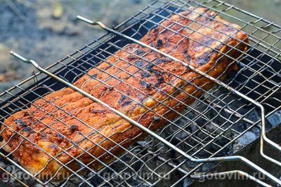 Свиная грудинка на решетке (на мангале)