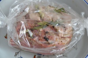 Свиной карбонат в рукаве в духовке