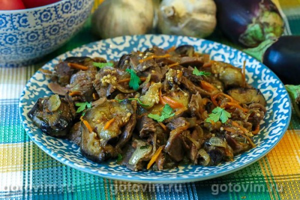 Тушеные желудки индейки с баклажанами и соевым соусом Тушеные желудки индейки с баклажанами и соевым соусом