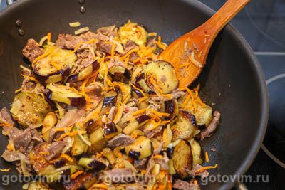 Тушеные желудки индейки с баклажанами и соевым соусом Тушеные желудки индейки с баклажанами и соевым соусом