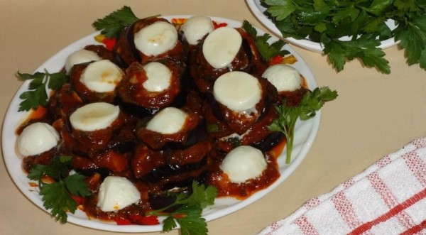 Закуска из баклажанов и моцареллы, пошаговый рецепт с фото