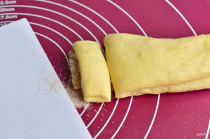 Завитушки с корицей из дрожжевого теста