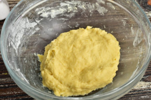 Завитушки с корицей из дрожжевого теста