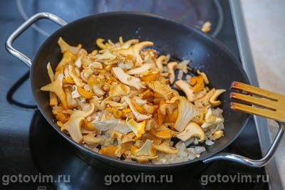 Жареная капуста с лисичками