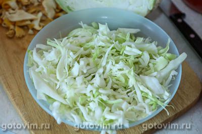 Жареная капуста с лисичками