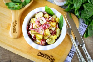 Баварский салат с охотничьими колбасками Баварский салат с охотничьими колбасками