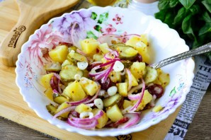 Баварский салат с охотничьими колбасками Баварский салат с охотничьими колбасками