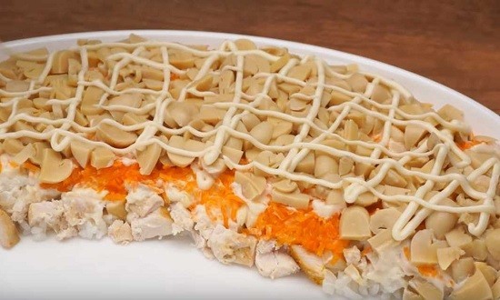 Бесподобно вкусные салаты на Новый год, первыми сметаются со стола Бесподобно вкусные салаты на Новый год, первыми сметаются со стола