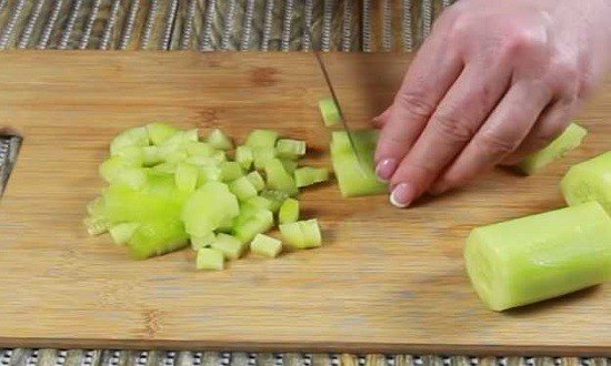 Бесподобно вкусные салаты на Новый год, первыми сметаются со стола Бесподобно вкусные салаты на Новый год, первыми сметаются со стола